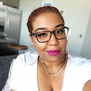 Meet your Posher, Stacy